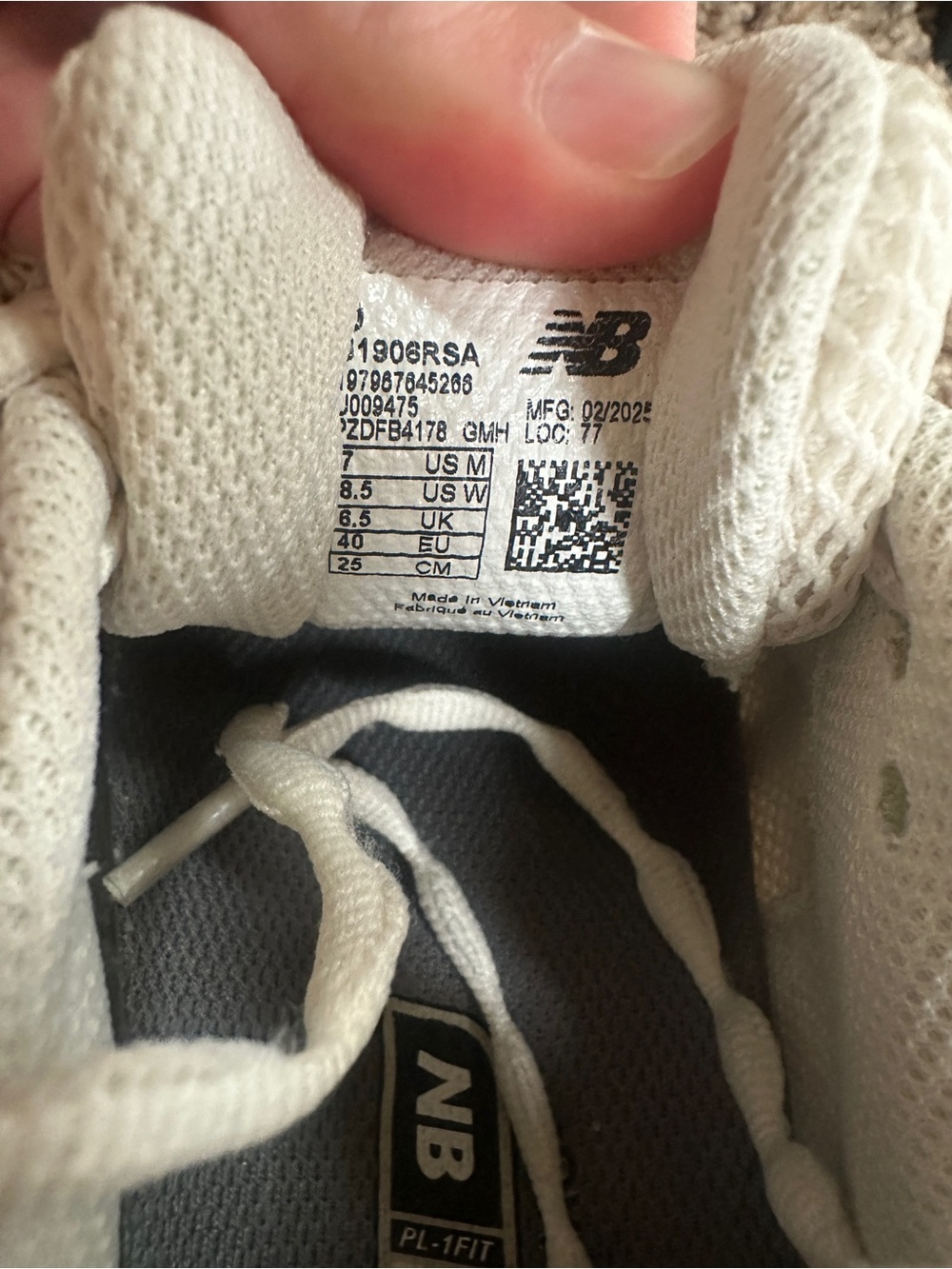 New Balance 1906R Athletic Sneakers Beige/Cream sz 8.5 - Picture 3 of 6